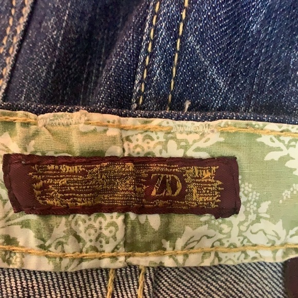 VINTAGE🧚‍♀️Y2K Medium Wash Distressed Bejewelled Straight Leg Jeans Size 13 - Picture 8 of 12